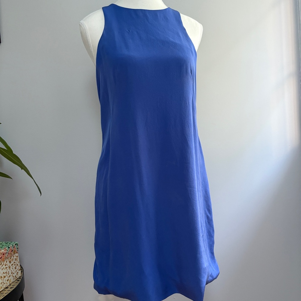 Hunter Bell White and Blue Garment